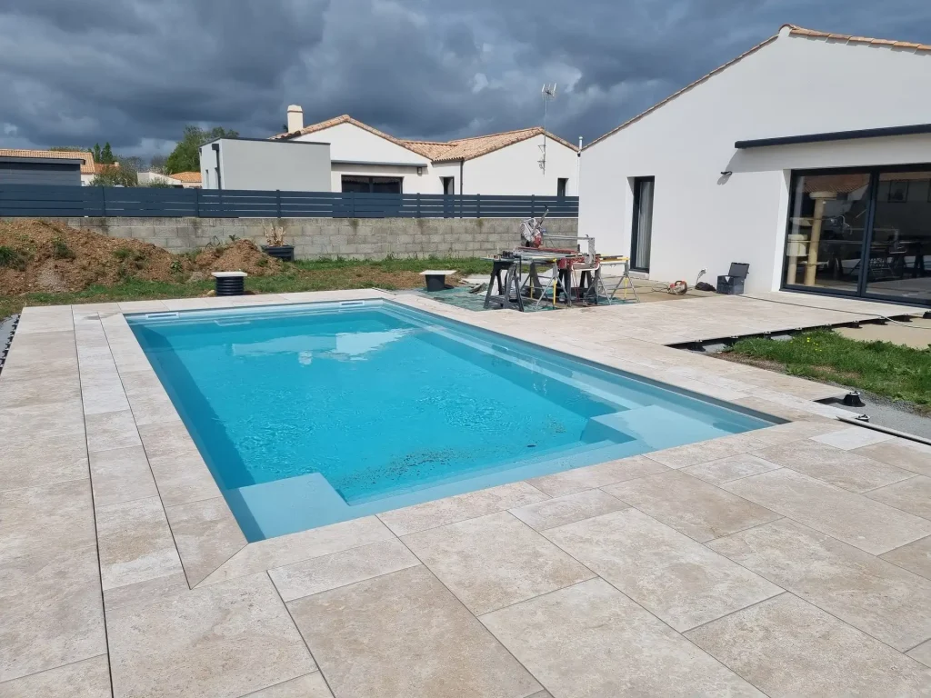 Aménagement d'une piscine à Luçon par Bernier Paysage