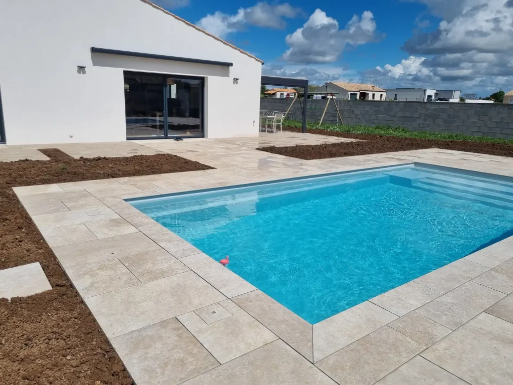 Aménagement d'une piscine à Luçon par Bernier Paysage