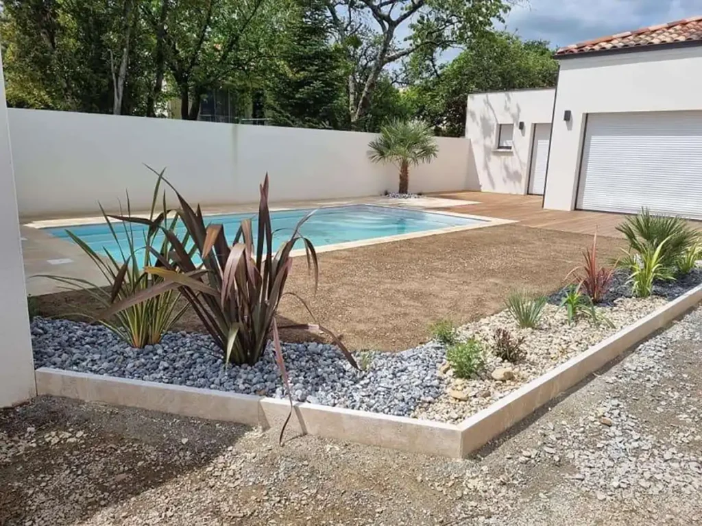 Aménagement d'une piscine à Luçon par Bernier Paysage