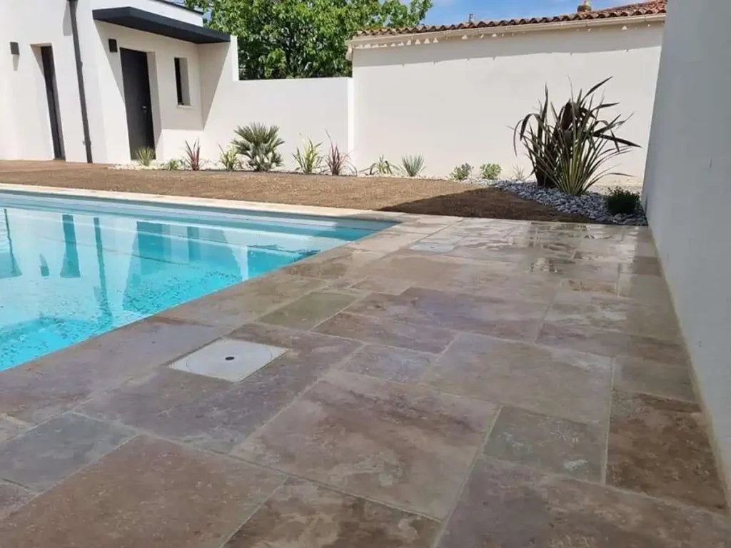 Aménagement d'une piscine à Luçon par Bernier Paysage