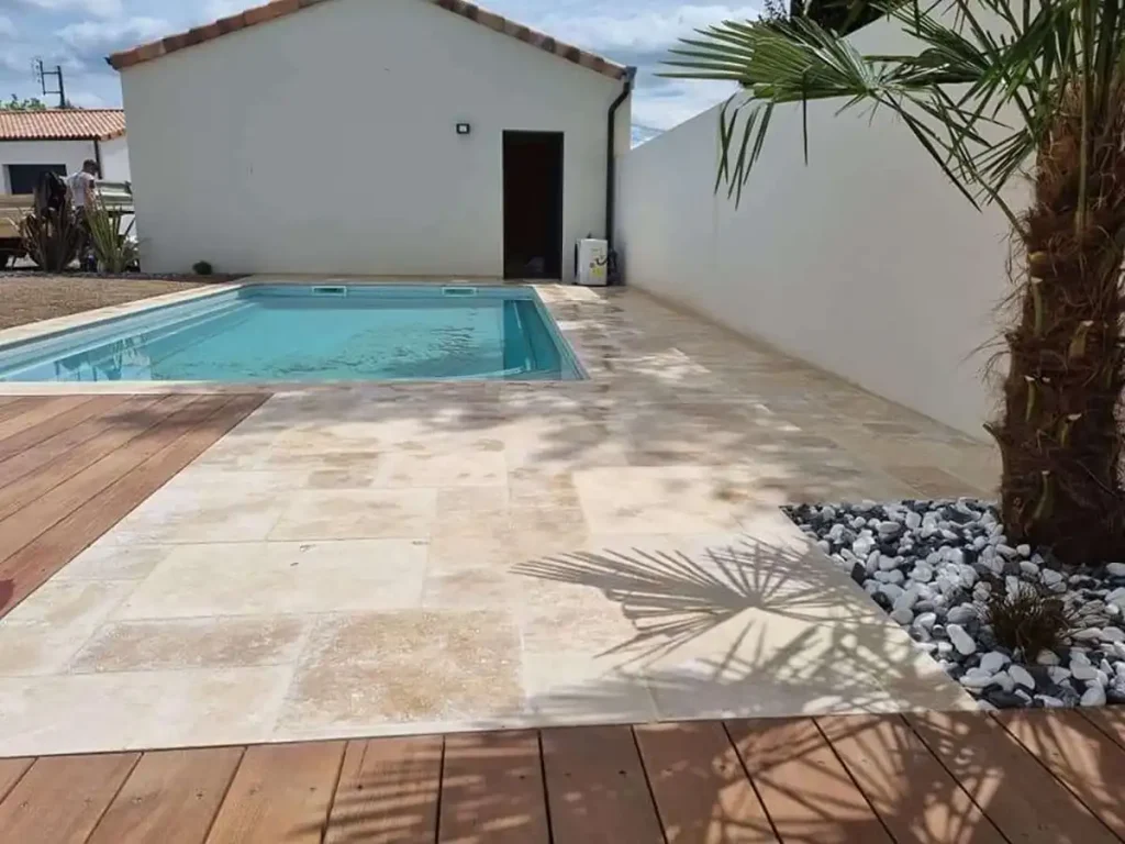 Aménagement d'une piscine à Luçon par Bernier Paysage