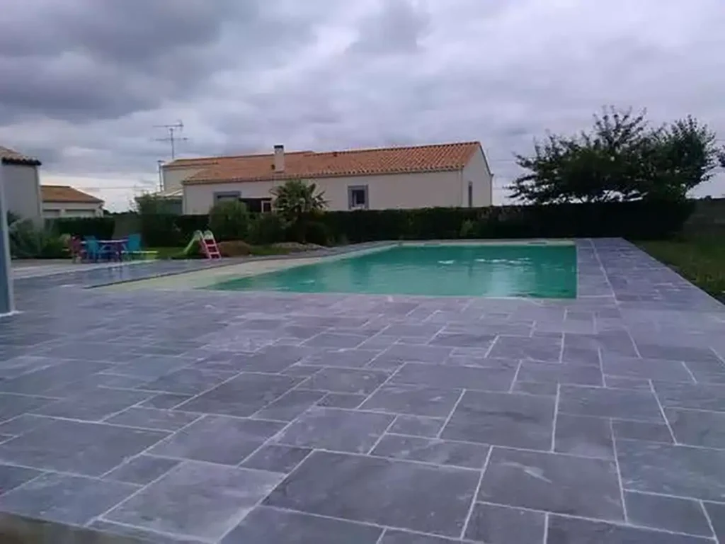 Aménagement d'une piscine à Luçon par Bernier Paysage